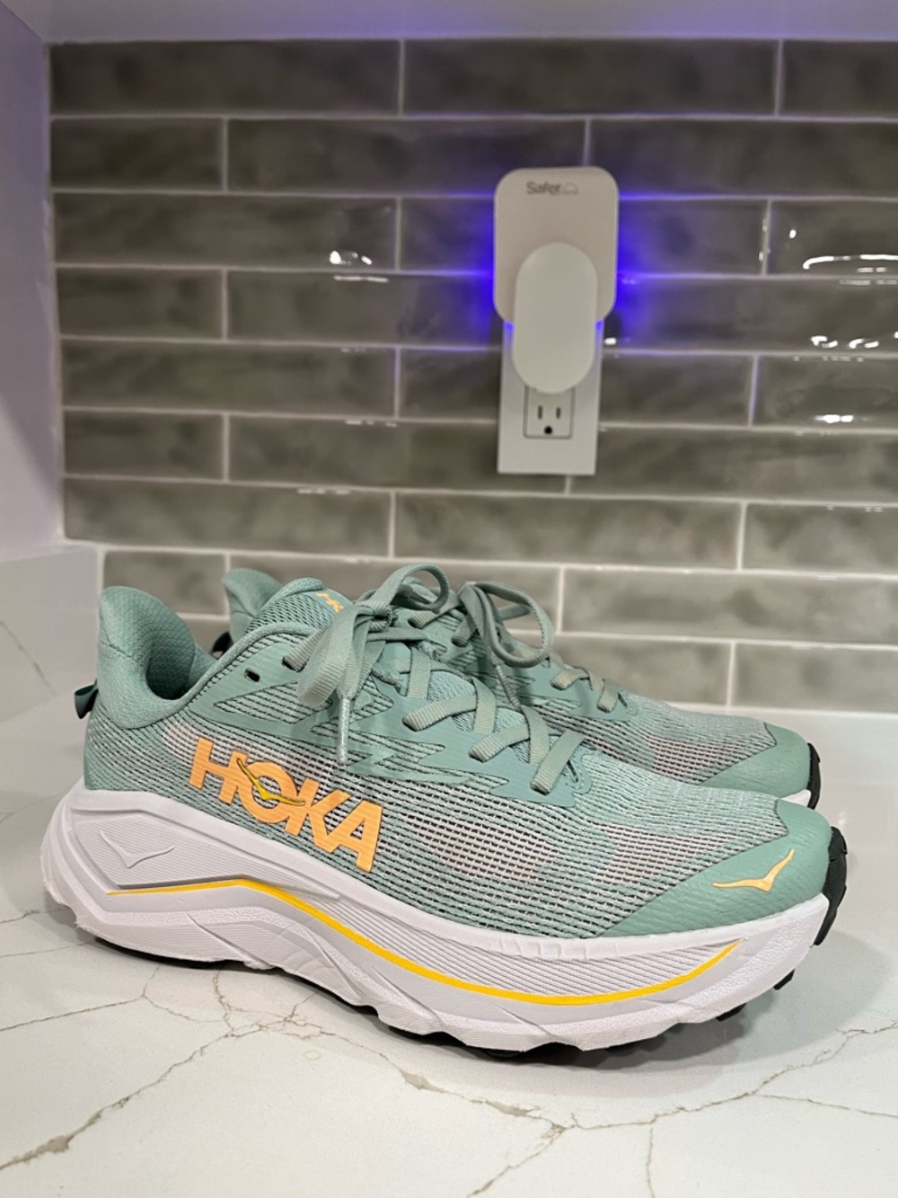 Hoka Challenger 8 Running Shoes Women’s Size 7.5 B Color Green